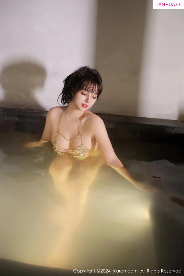   [XiuRen]高清写真图 2024.02.06 No.8075 沈思怡 丰腴美臀第23张图片